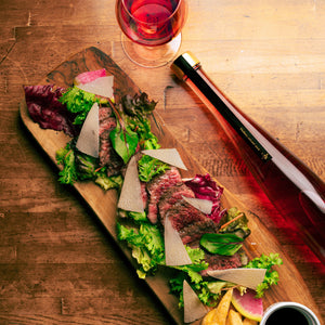 BLUEBERRY MELOMEL MEAD(ミード酒) 375mlとローストビーフ - EIGHT CROWNS